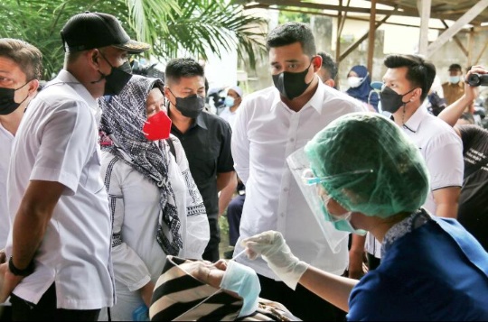 Wali Kota Medan, Bobby Nasution, sedang meninjau pelaksanaan tracing di Kota Medan