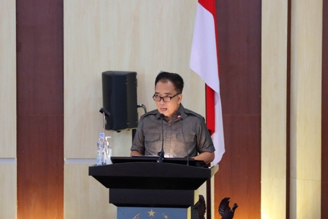 Anggota DPRD Medan Fraksi Hanura, Hendra DS, saat membacakan pendapat fraksi pada paripurna DPRD