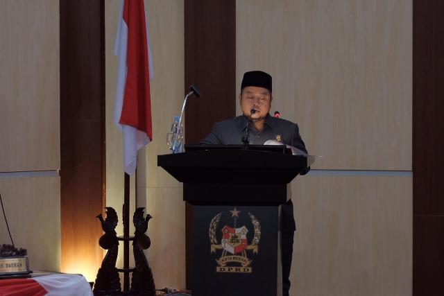 Anggota DPRD Medan Fraksi PKS, Syaiful Ramadhan, sedang membacakan pendapat akhir fraksi pada paripurna DPRD