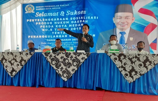 Anggota DPRD Medaan, Sudari ST, saat melaksanakan sosialisasi Perda Kota Medan