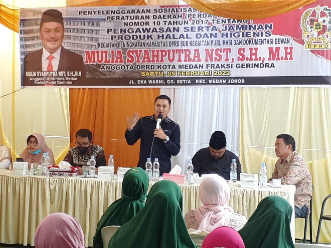 Anggota DPRD Medan Mulia Syahuptra Nasution saat melaksanakan sosialisasi Perda