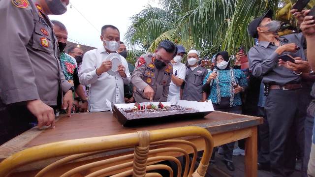 Kapolda Sumut bersama Ketua PWI Sumut pada perayaan peringatan HPN 2022