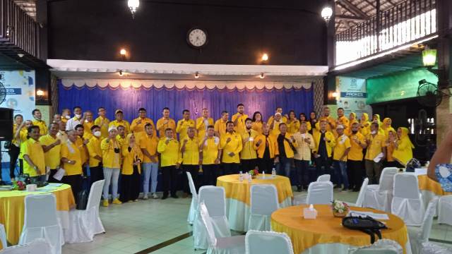 Pengurus Partai Golkar Medan usai pleno pengurus hasil revitalisasi