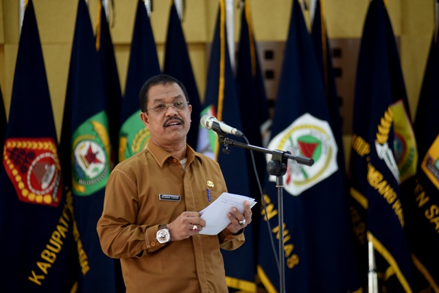 Plt Kadis Kominfo Sumut, Kaiman Turnip, saat memberikan keterangan tentang PPKM di Sumut