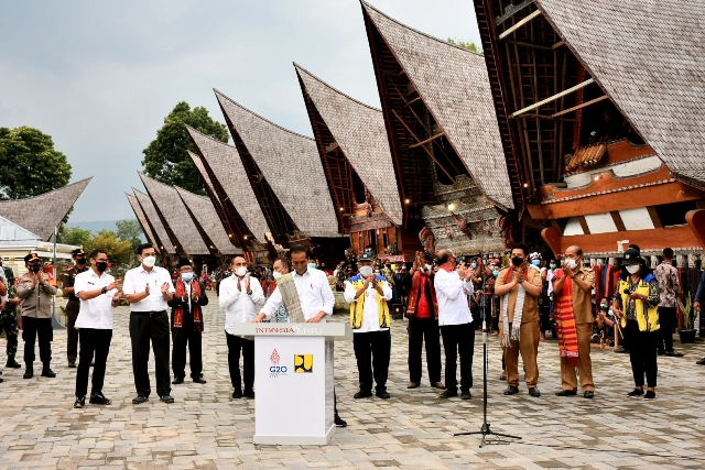 Presiden Jokowi Meresmikan Objek Wisata di Samosir