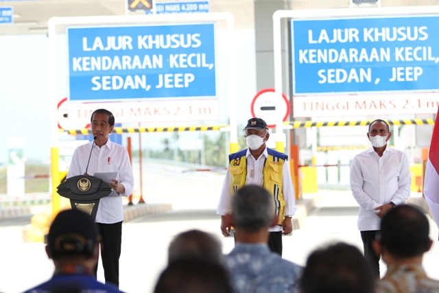 Presiden Jokowi saat meresmikan jalan tol Binjai-Stabat
