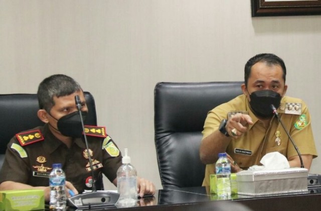 Wakil Wali Kota Medan saat rapat bersama PLN di Balai Kota Medan