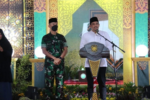 Wali Kota Medan, Bobby Nasution, memberikan sambutan pada pembukaan MTQN 55 Kota Medan di Belawan
