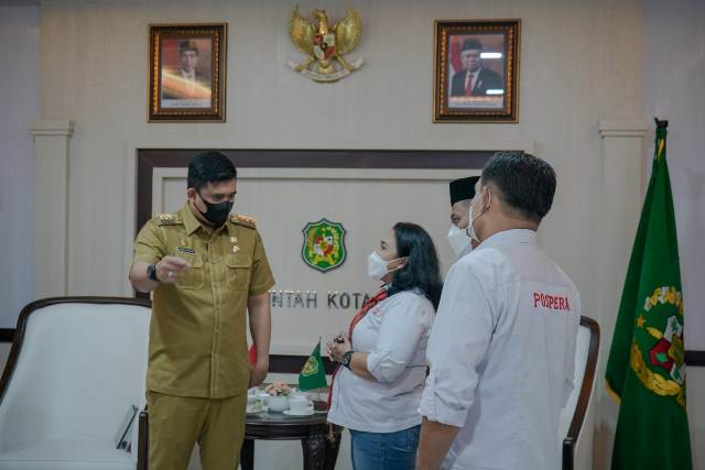 Wali Kota Medan, Bobby Nasution, saat menerima audiensi Pospera Medan