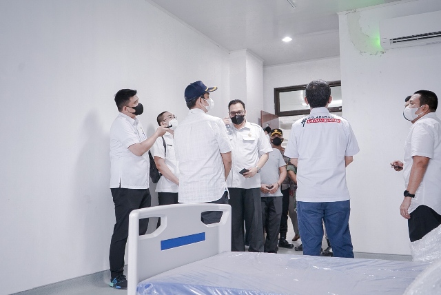 Wali Kota Medan saat meninjau fasilitas RS Medan Labuhan