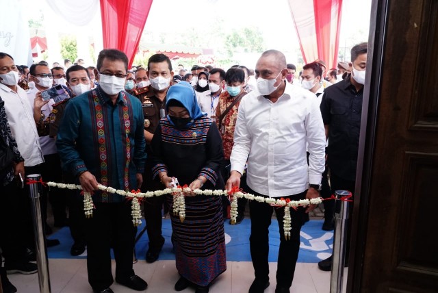 Deputi Pelayanan Publik Kemenpan RB, Diah Natalisa, meresmikan MPP Tebing Tinggi