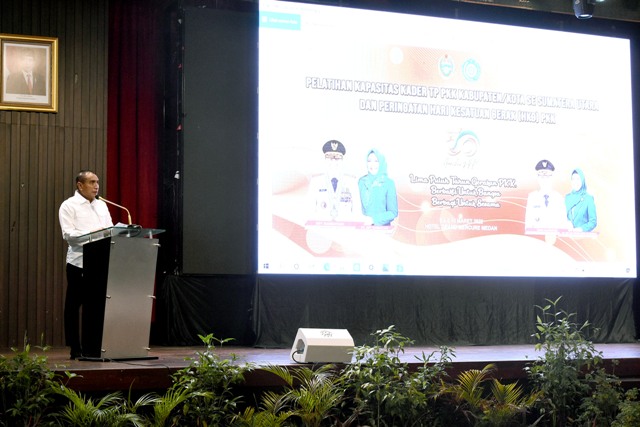 Gubernur Sumut, Edy Rahmayadi, memberikan sambutan pada Peringatan Hari Kesatuan Gerak PKK di Medan
