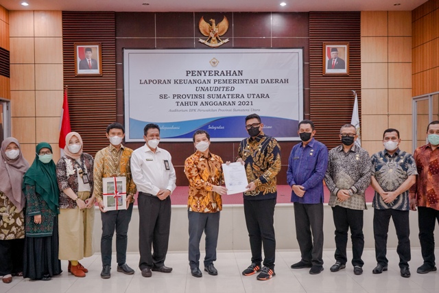 Kepala BPK RI Perwakilan Sumut Eydu Oktain Panjaitan memberikan apresiasi kepada Pemkot Medan