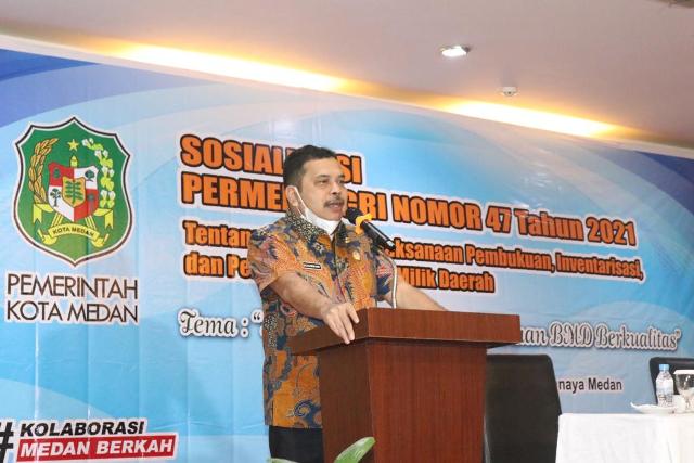 Kepala BPKAD Setdakota Medan, Zulkarnain, saat memberikan sambutan pada sosialisasi Permendagri No. 47 tahun 2021