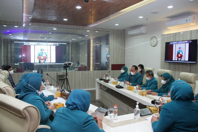 Ketua PKK Sumut, Nawal Lubis, bersama pengurus mengikuti secara virtual HKG PKK ke-50