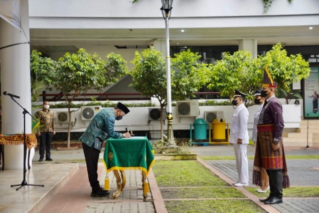 Wakil Wali Kota Medan, Aulia Rachman, melantik-pejabat-administrator-di-lingkungan-Pemkot-Medan
