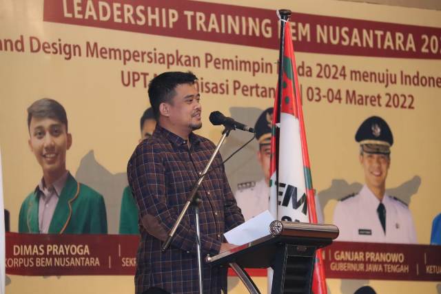Wali Kota Medan, Bobby Nasution, menjadi pembicara para training leadership yang diselenggarakan BEM Nusantara
