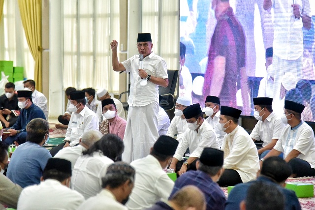 Gubernur Sumut, Edy Rahmayadi, memberikan sambutan pada buka puasa bersama insan pers