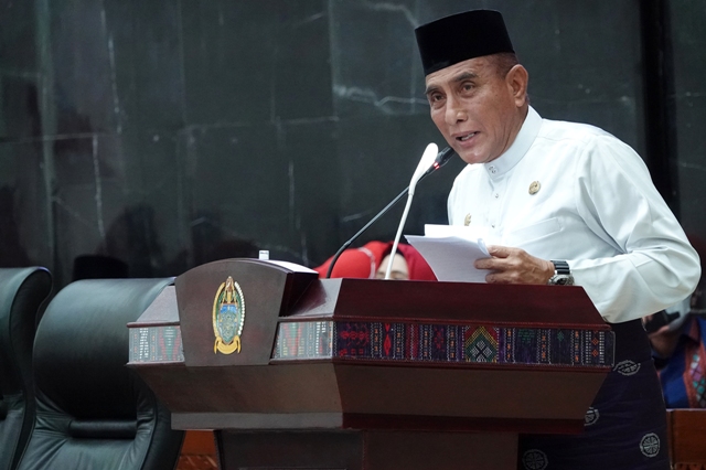Gubernur Sumut, Edy Rahmayadi, menyampaikan pidato pada Sidang Paripurna HUT Pemprovsu ke 74