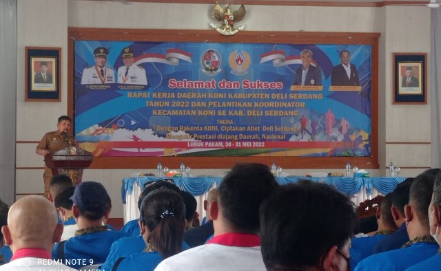Bupati Deli Serdang, Ashari Tambunan, saat membuka Rakerda KONI Deli Serdang