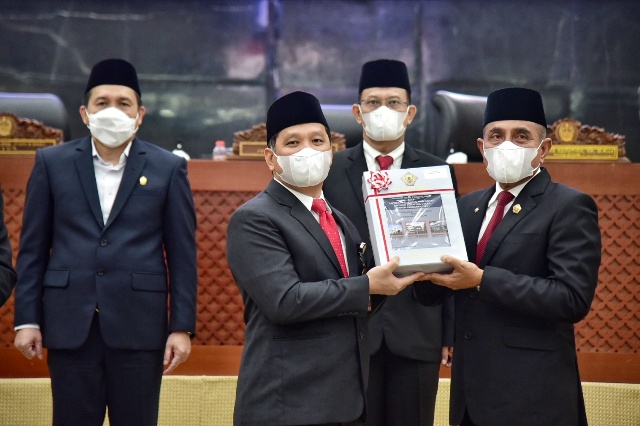 Gubernur Sumut, Edy Rahmayadi, menerima LHP LKPD dari BPK RI