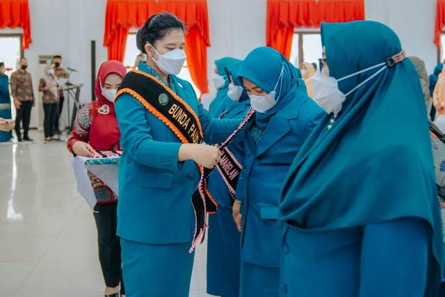 Kahiyang Ayu melantik 4 Bunda PAUD di Medan