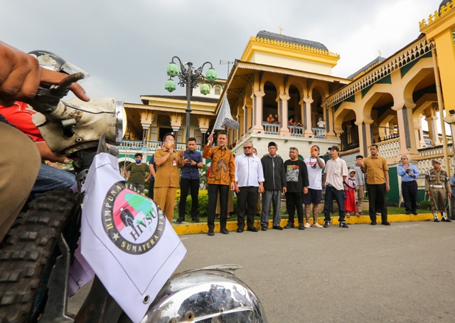 Wakil Gubernur Sumut, Musa Rajekshah, melepas keberangkatan 25 Vespisti Sumut mengikuti Vespa World Day 2022 di Bali