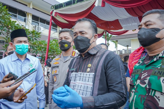 Wakil Wali Kota Medan, Aulia Rachman, memberi keterangan terkait Kepling terlibat narkoba
