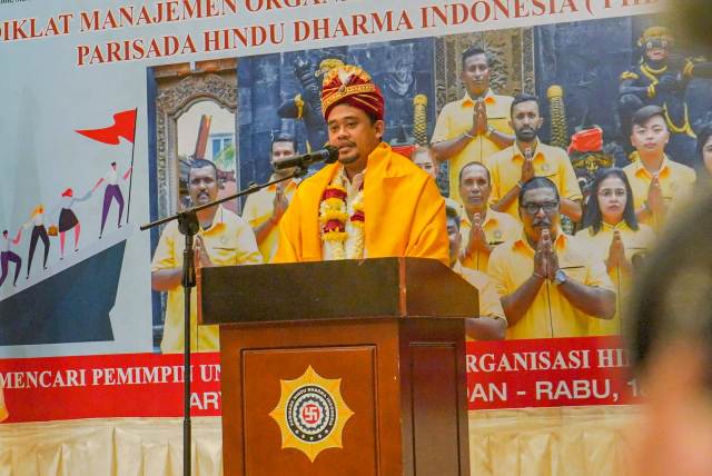 Wali Kota Medan, Bobby Nasution, memberikan sambutan pada diklat managemen organisasi umat Hindu di Medan