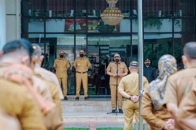 Wali Kota Medan, Bobby Nasution, memimpin apel perdana pasca libur Lebaran