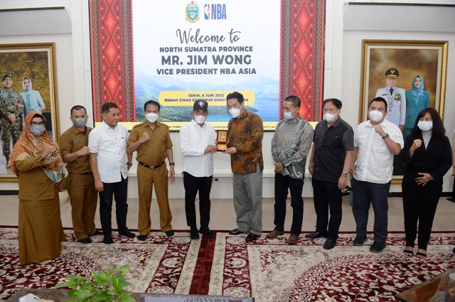 Gubernur Sumut, Edy Rahmayadi, menerima kunjungan dengan Vice President NBA Asia Mr Jim Wong