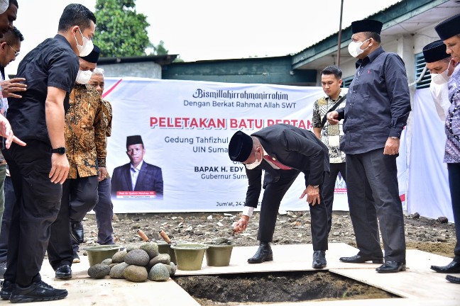 Gubsu, Edy Rahmayadi, meletakan batu pertama pembangunan gedung tahfiz di UINSU