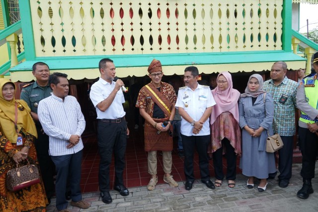 Kemenparekraf, Sandiaga Uno, mengunjungi rumah adat Tebing Tinggi