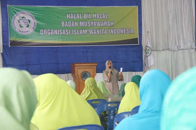 Ketua PKK Sumut, Nawal Lubis, menghadiri Halal bi Halal Organisasi Islam Wanita Indonesia