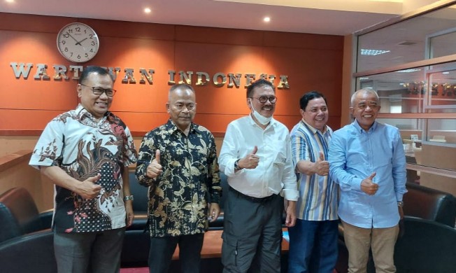 Ketua PWI, Atal S Depari dan Ketua DK PWI, Ilham Bintang, pada halal bi halal di Gedung PWI Jakarta