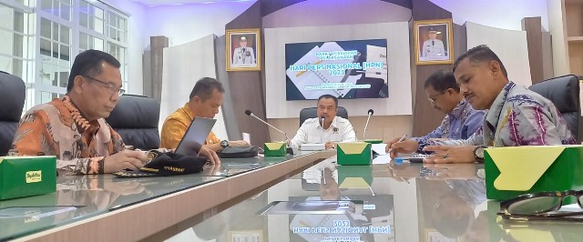 Ketua PWI Sumut, Farianda Putra Sinik, memimpin rapat persiapan HPN 2023