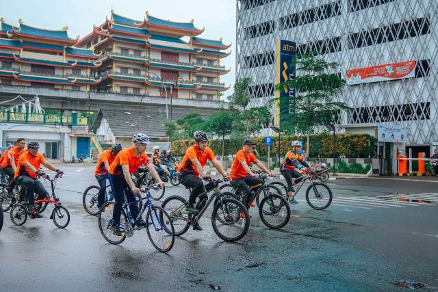 Wali Kota Medan, Bobby Nasution, bersama Konsul AS gowes bersama