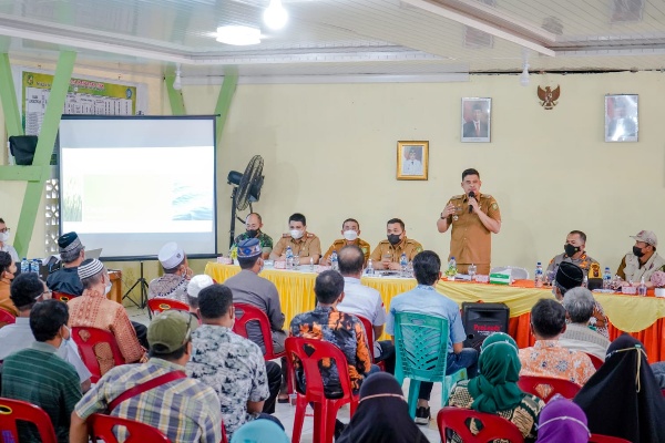 Wali Kota Medan, Bobby Nasution, melakukan pertemuan dengan masyarakat Belawan