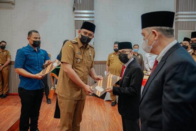 Wali Kota Medan, Bobby Nasution, melantik pengurus Baznas Kota Medan