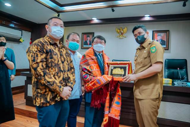 Wali Kota Medan, Bobby Nasution, menerima kunjungan Direktur Divisi Kerjasama Internasional Kota Gwangju Korea Jeong Chang Kyoon