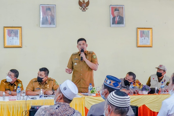 Wali Kota Medan, Bobby Nasution, menggelar pertemuan dengan masyarakat Belawan