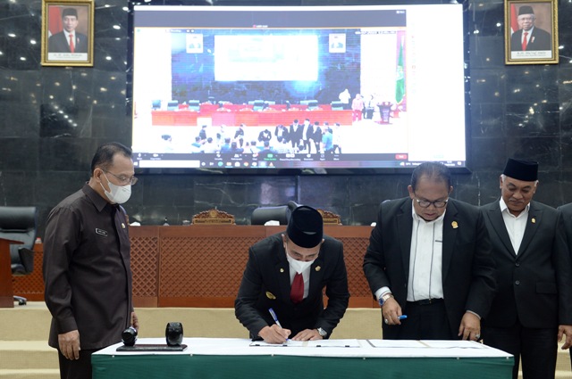 Gubernur Sumut, Edy Rahmayadi, menandatangani Perda Perangkat Daerah Sumut