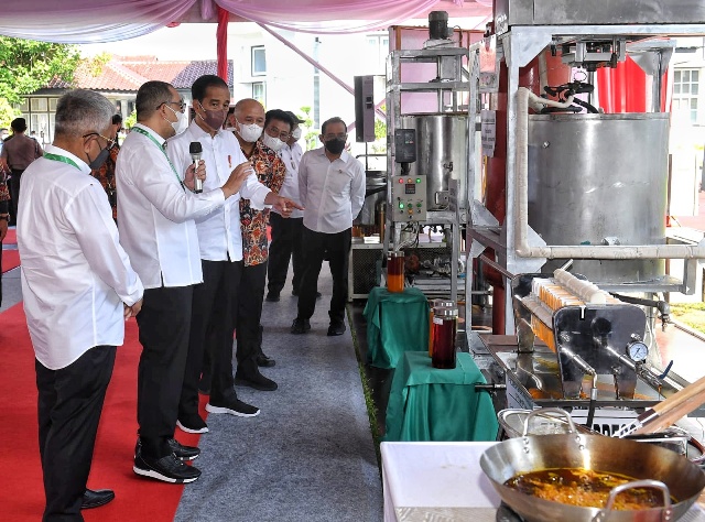 Gubernur Sumut, Edy Rahmayadi, mendampingi Presiden meninjau PPKS
