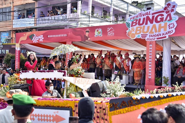 Gubernur Sumut, Edy Rahmayadi, menghadiri Festival Buah dan Bunga di Tanah Karo