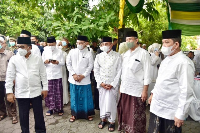 Jajaran-Pemprov-Sumut-menyembelih-147-hewan-kurban-pada-Idul-Adha-1443-H