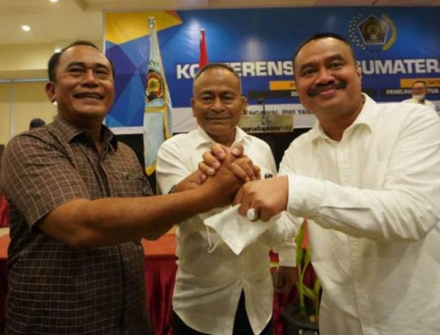 Ketua PWI Sumut, Farianda Putra Sinik, Ketua PWI Pusat, Atal S Depari, Ketua DKP PWI Sumut, Muhammad Syahrir, salam komando