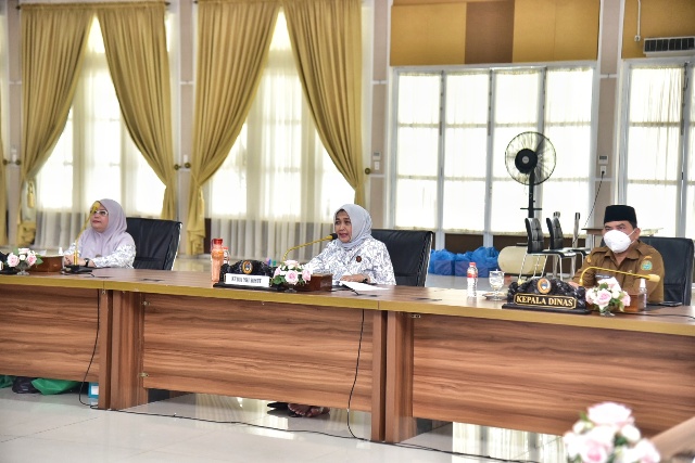 Ketua YKI Sumut, Nawal Lubis, saat membuka Rakor YKI di Medan