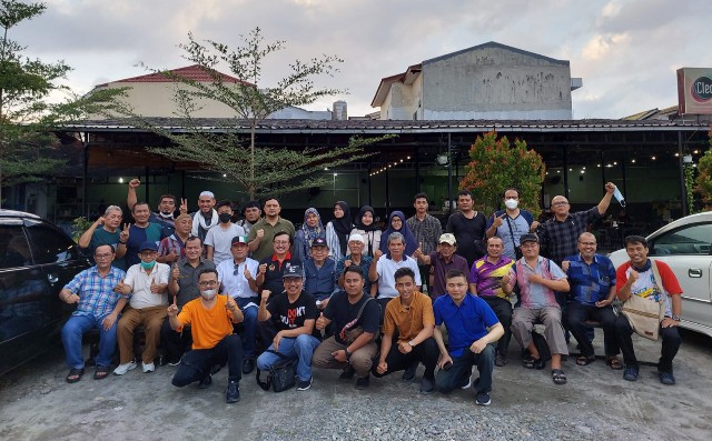 Peserta Liga Bridge Sumut di abadikan usai turnamen di Medan