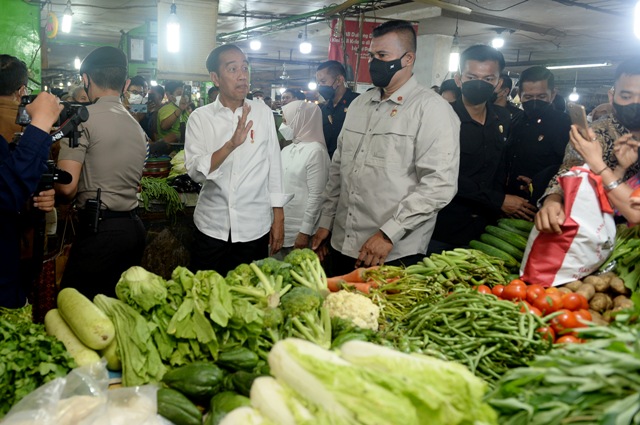 Presiden Jokowi meninjau Pasar Petisah di Medan