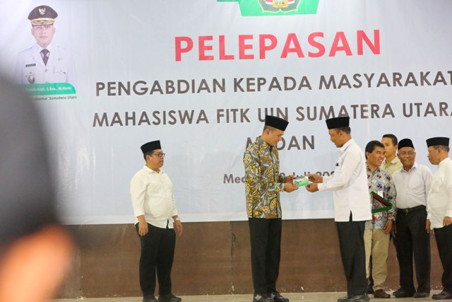 Wagub Sumut, Musa Rajekshah, melepas mahasiswa UNISU PKM